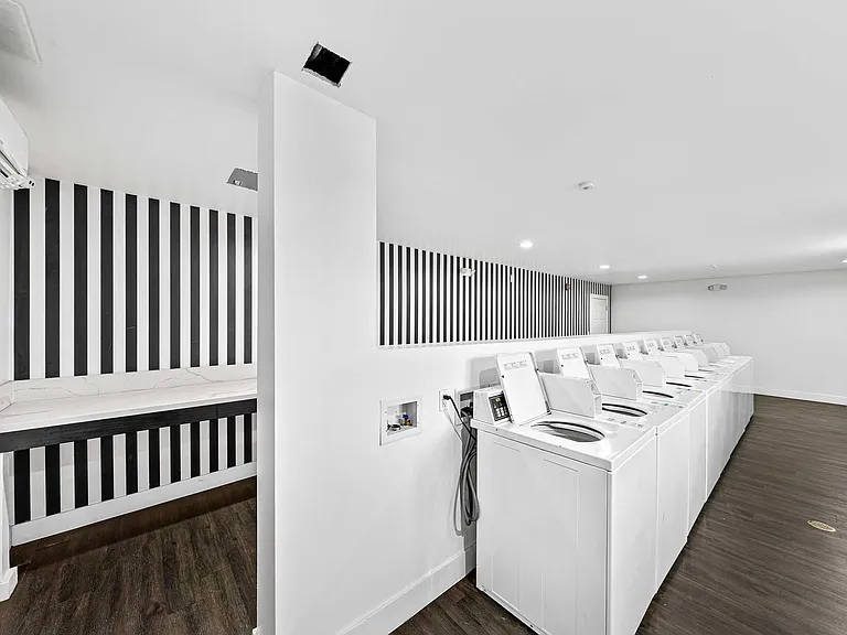 Summerview Beach Resort Luxury Apartments — Photo 40