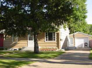 2105 12th Ave N, Grand Forks, ND 58203