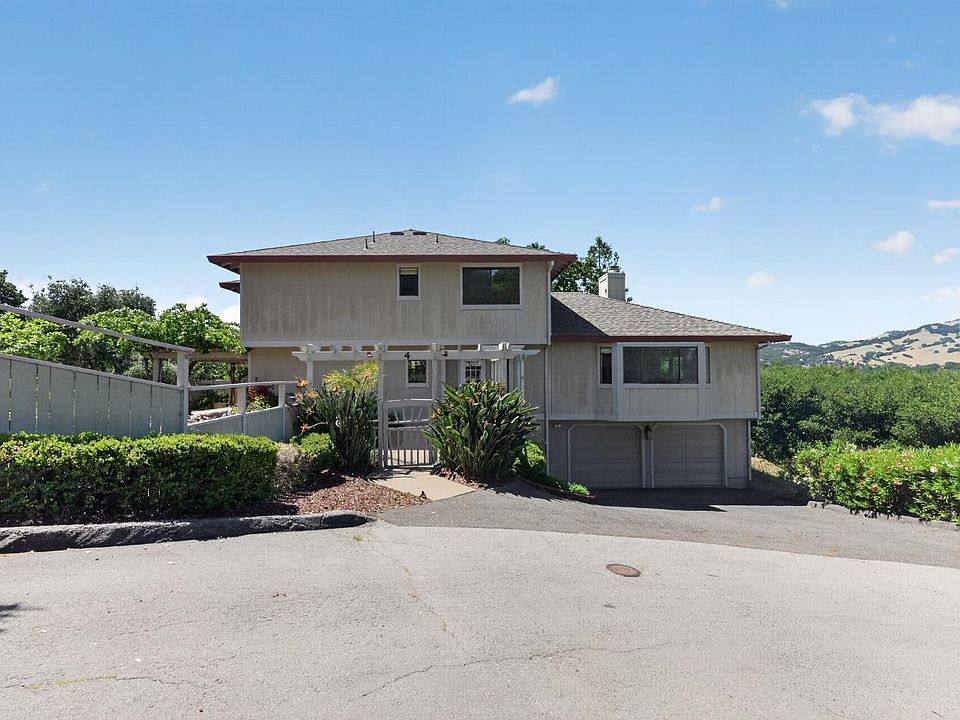 1st image of 4 Harris Hill Dr