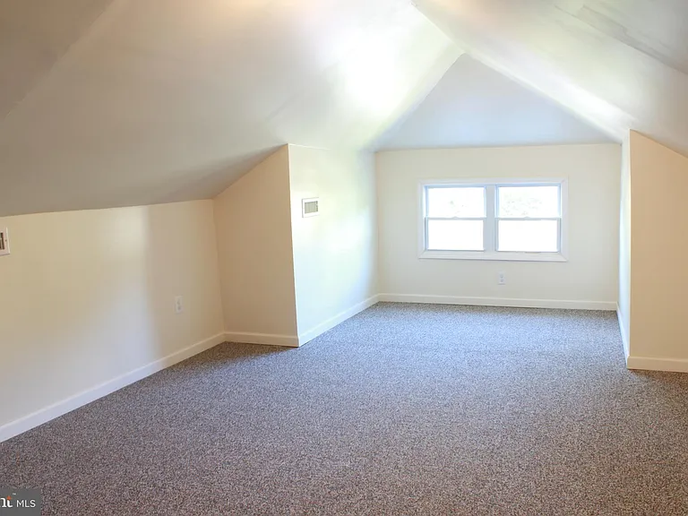 34 S Poplar Ave — Photo 14