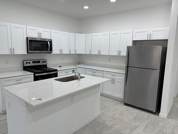 5th image of 521 Flamingo Ave