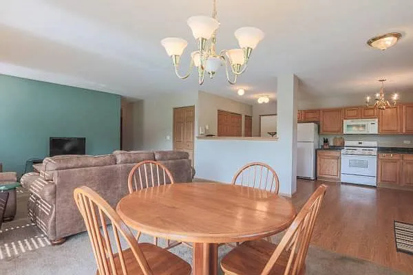 Stoughton Cir — Photo 10