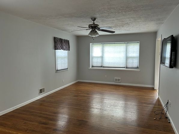 2 Princeton Dr