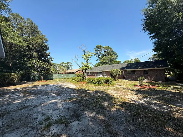 117 Windemere Rd — Photo 14