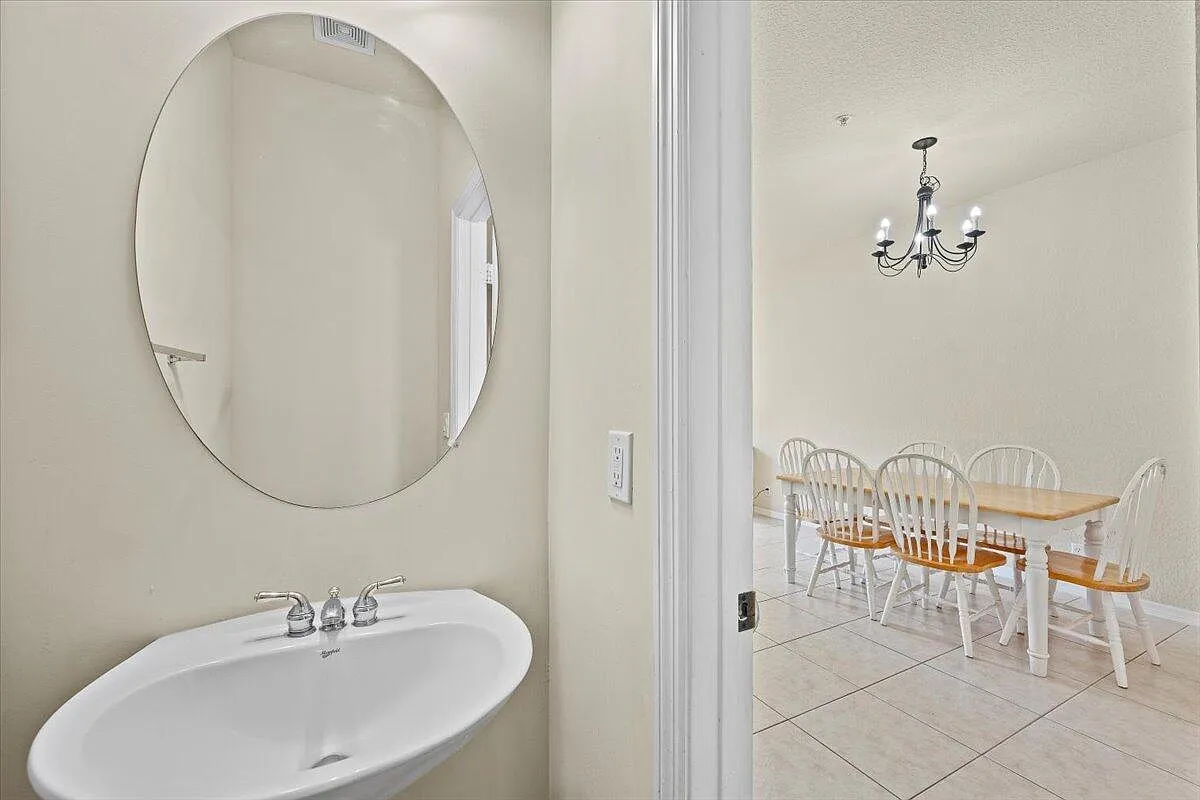 335 E Thatch Palm Cir — Photo 4