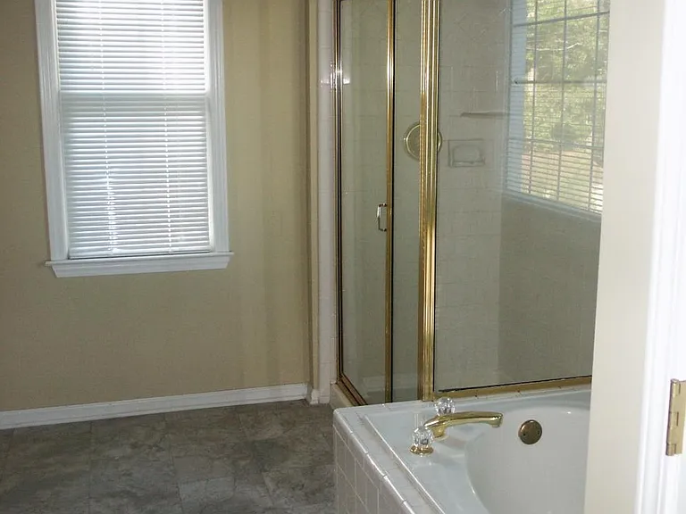 2276 Orleans Ave — Photo 4