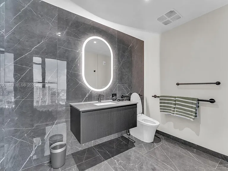 20 NE 11th St #2803A — Photo 5