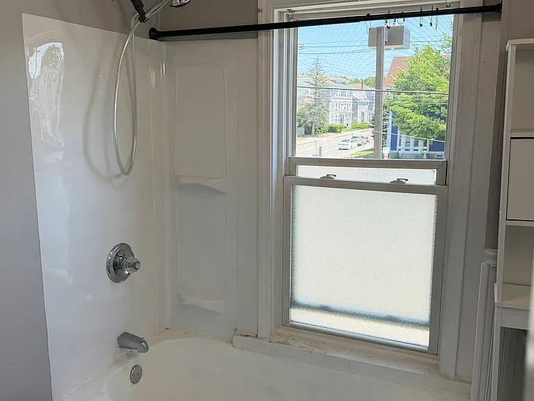 319 Hanover St #4 — Photo 7