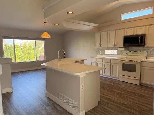 4052 Flanders St, Denver, CO 80249