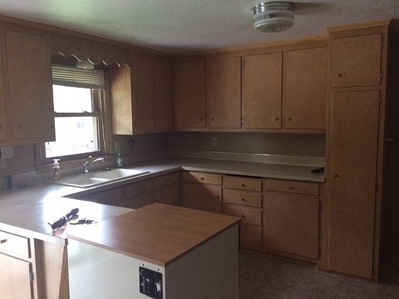 5th image of 235 Prospect St
