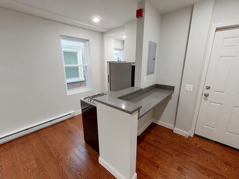 1622 Pine St #3R — Photo 2