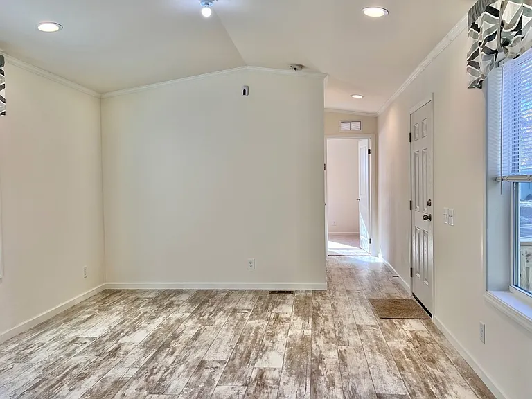 4400 La Salle St #53 — Photo 4