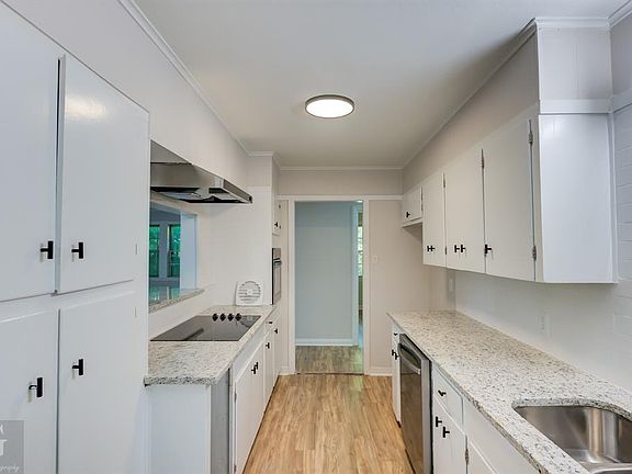4th image of 6119 Bradford Dr