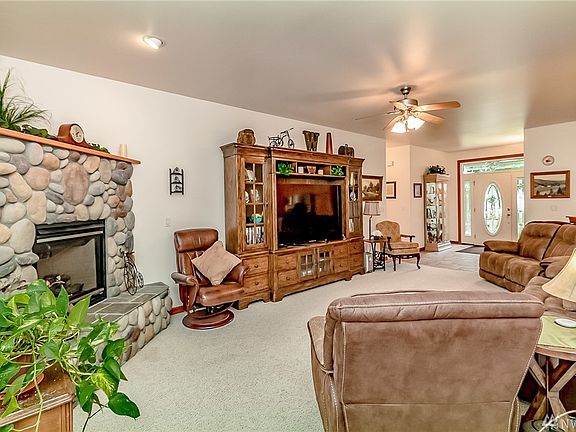 4th image of 32128 83rd Dr NW