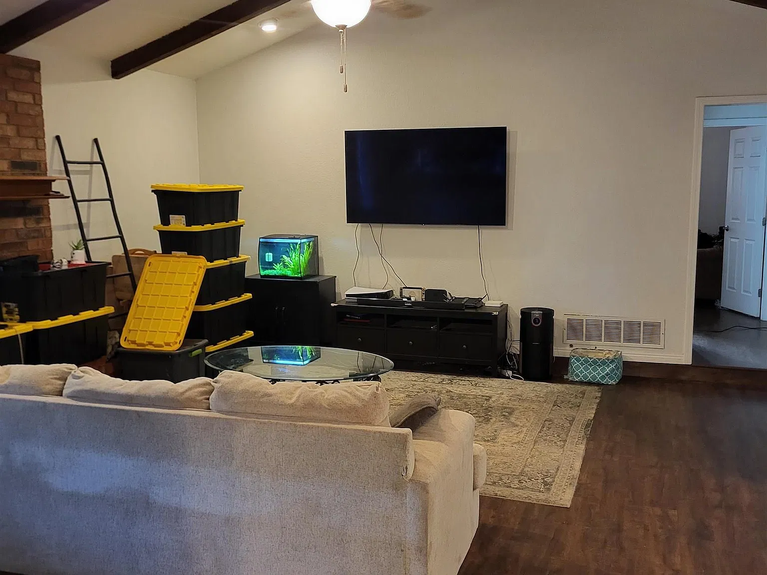 3 bed, 2.0 bath, 1459 sqft, $2,000 — Photo 3