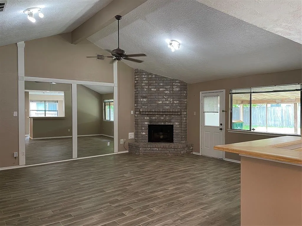 3 bed, 2.0 bath, 1645 sqft, $1,850 — Photo 3