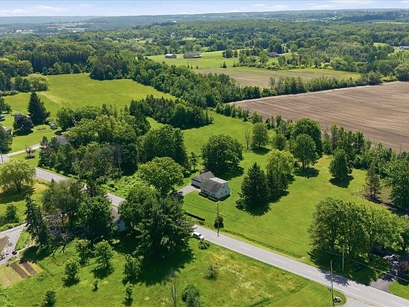 2nd image of 3643 Eckhardt Rd