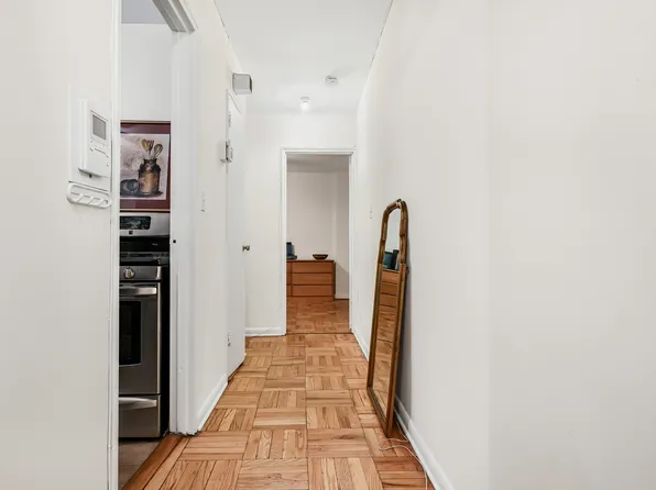 31 Nagle Avenue 2G image 3 of 24