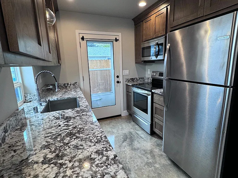 407 Long Ave — Photo 14