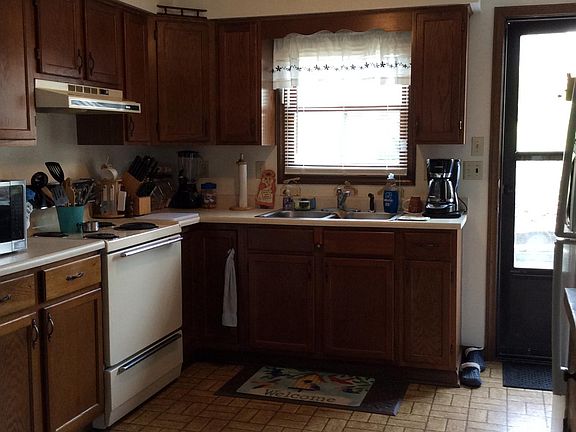 Open kitchen to patio