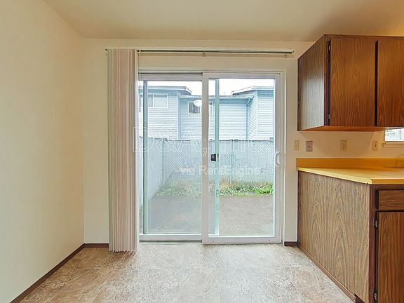 3rd image of 2501 SW Pickford St APT C