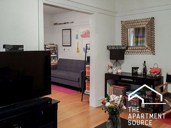 3rd image of 1450 W Cornelia Ave #3