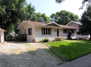 410 W 3rd St, Sanborn, IA 51248
