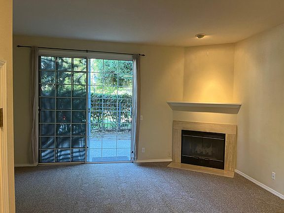 4th image of 1049 Bell St APT 7