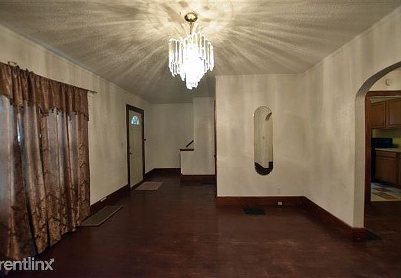 VIEW OF LIVING ROOM LOOKING TOWARD STAIRWAY TO SECOND LEVEL