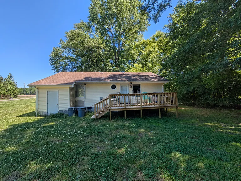 16400 Longview Dr — Photo 3