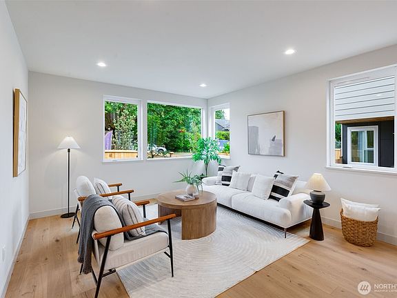 5th image of 11739 40th Avenue NE #A
