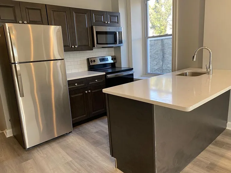 21 E Price St — Photo 3