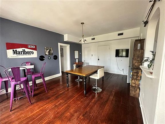 4th image of 1638 Clio St #204