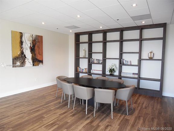 4th image of 20505 E Country Club Dr APT 2032