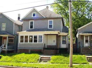 321-325 W Clark St, Freeport, IL 61032