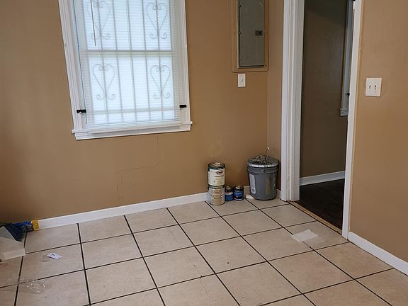 5th image of 2599 Orchard St