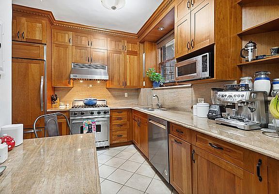 3rd image of 527 W 110th St APT 75