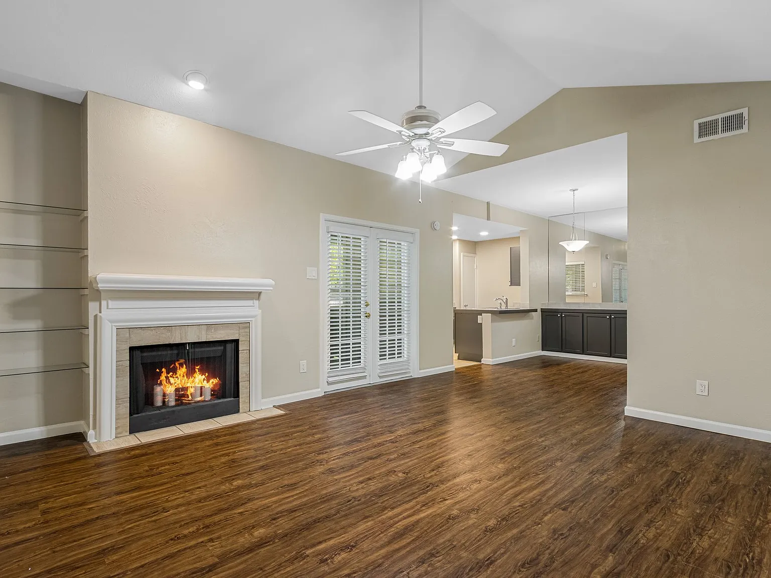 2 bed, 861 sqft, $1,650 — Photo 3