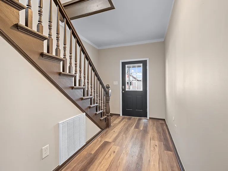 1015 Cabell St — Photo 3