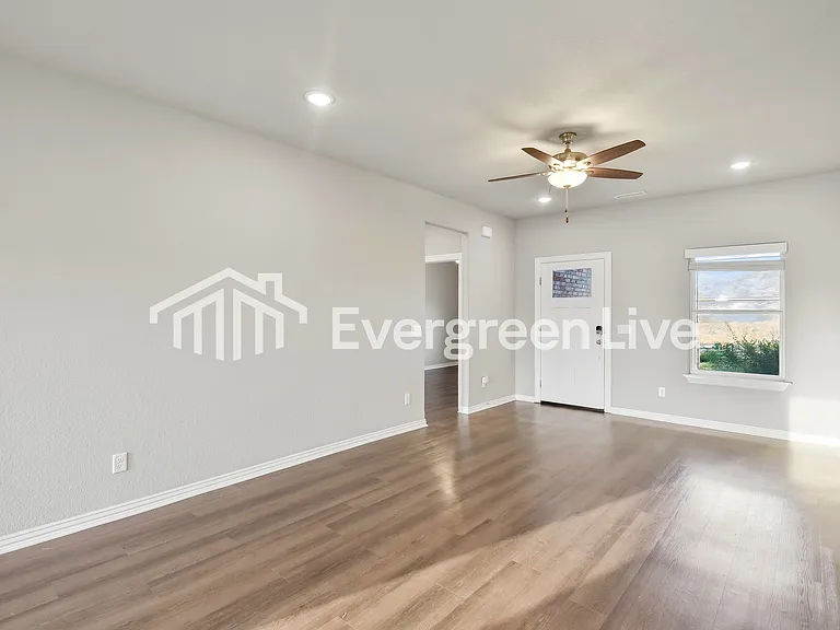 1221 Denver Dr — Photo 6