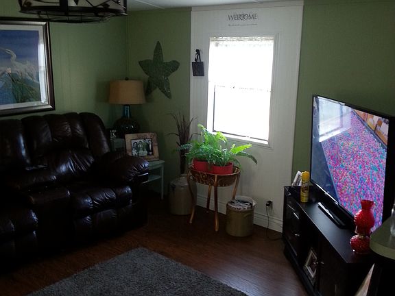 3rd image of 5 Lake Griffin Dr