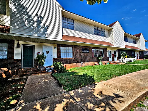 209 Cloverleaf Dr Photo 1
