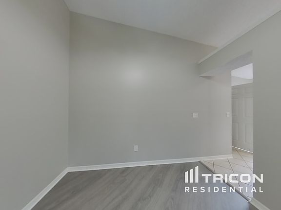 5th image of 8465 Country Bend Cir W