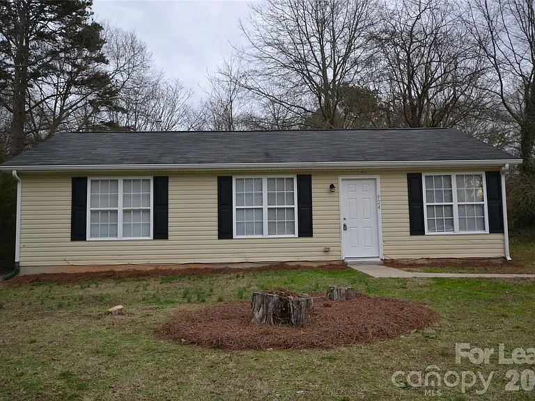 924 Junius St — Photo 2