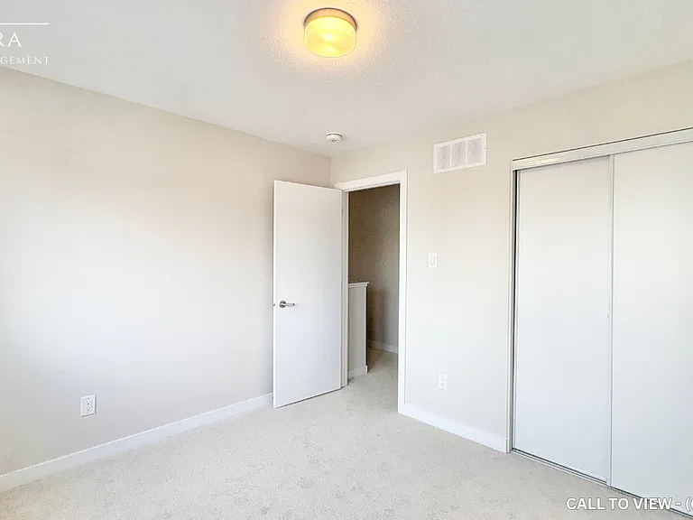 535 Oldenburg Ave — Photo 16