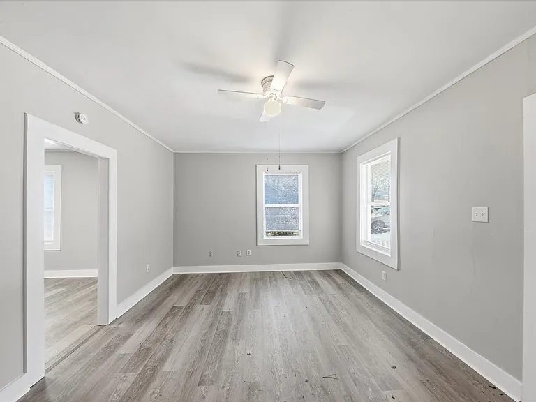 225 Addington Dr NW — Photo 2