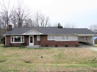 215 School Dr, Thomasville, NC 27360