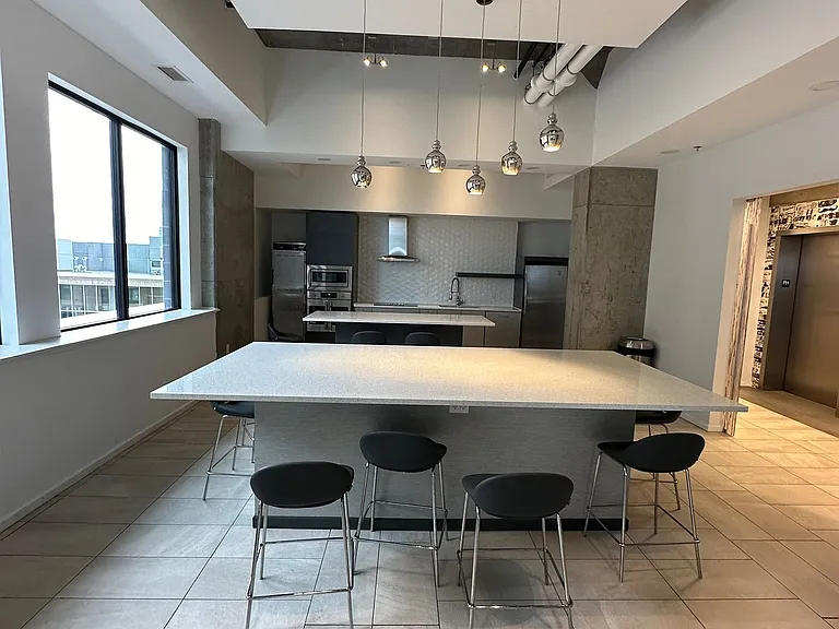 105 Champagne Ave S #1517 — Photo 17
