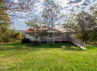 1642 N Charles G Seivers Blvd, Clinton, TN 37716