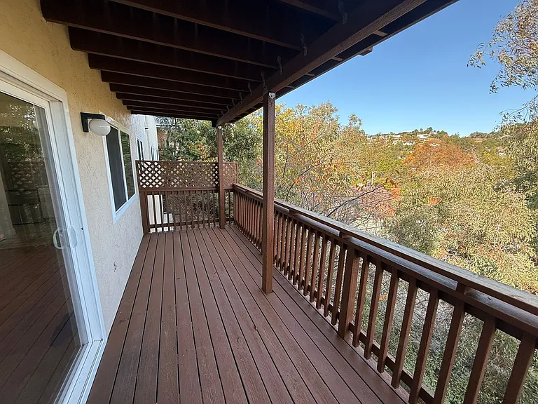 Scenic Ave Duplex — Photo 5